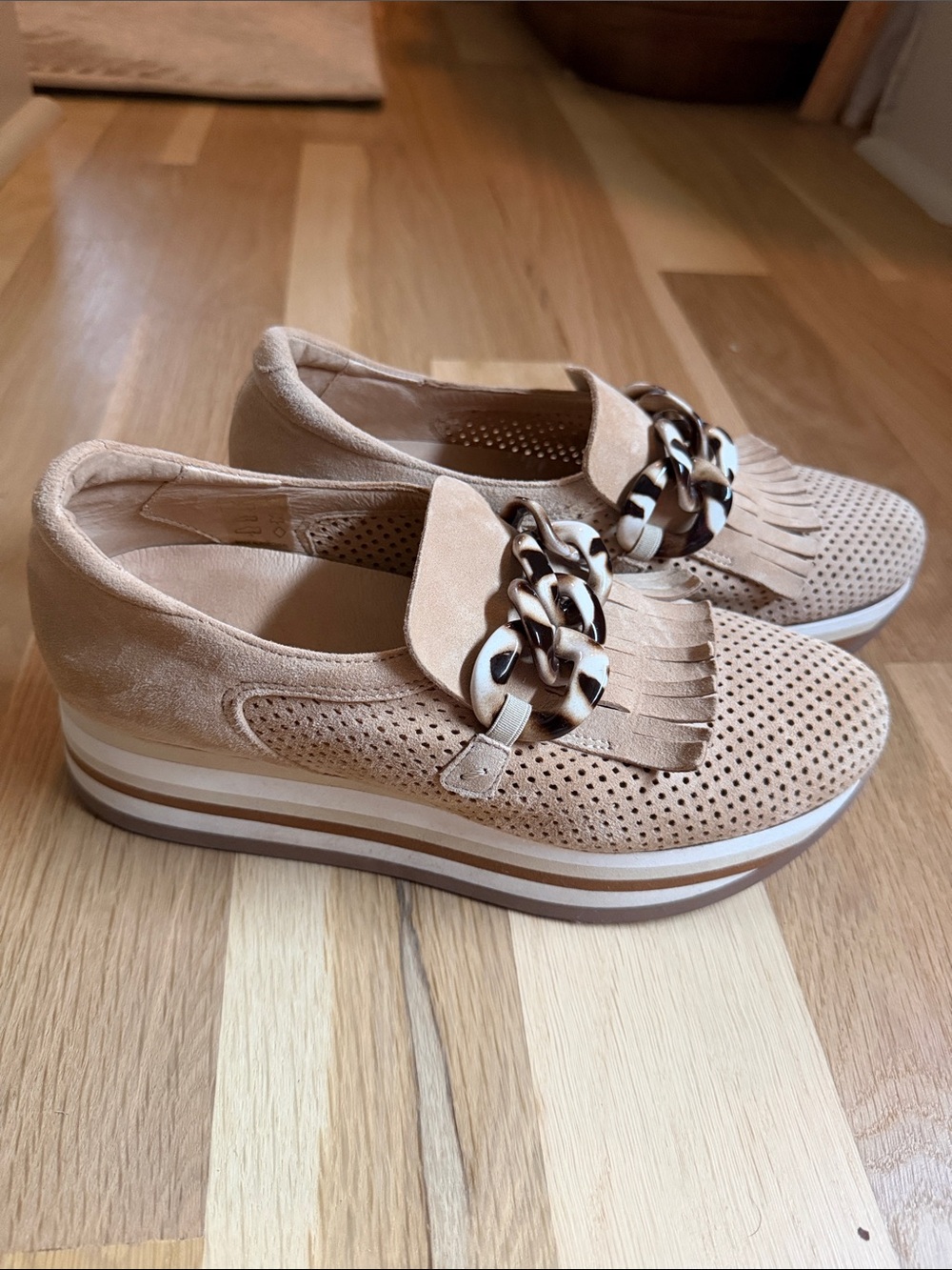 Softwaves Caddy Platform Slip-On Sneakers with Tortoise Accent Chain- Size 37.5